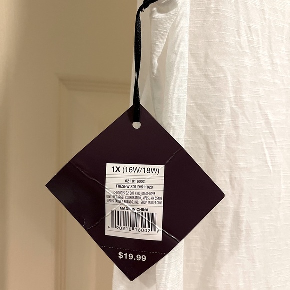 Long White Tank with Patterned Cut-Out Yoke, size 1X, NWT - Picture 3 of 4